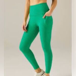 Spacedye Out Of Pocket High Waisted Midi Legging in Kelly Green